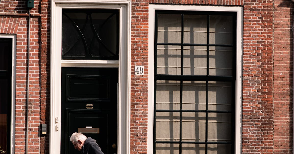 The Role of Mouth Positioning in Dutch Sounds